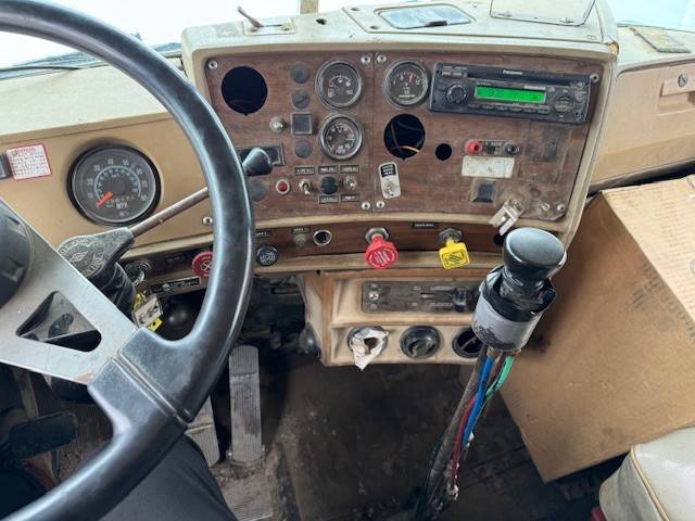Mac-tri-axle-diesel-1985-15