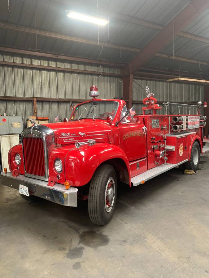 Mack-1959-red-4