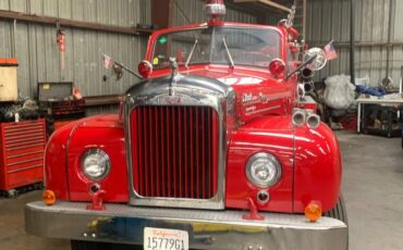 Mack-1959-red-5