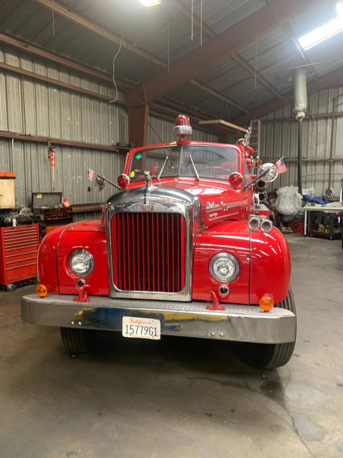 Mack-1959-red-5