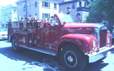 Mack-1959-red-9