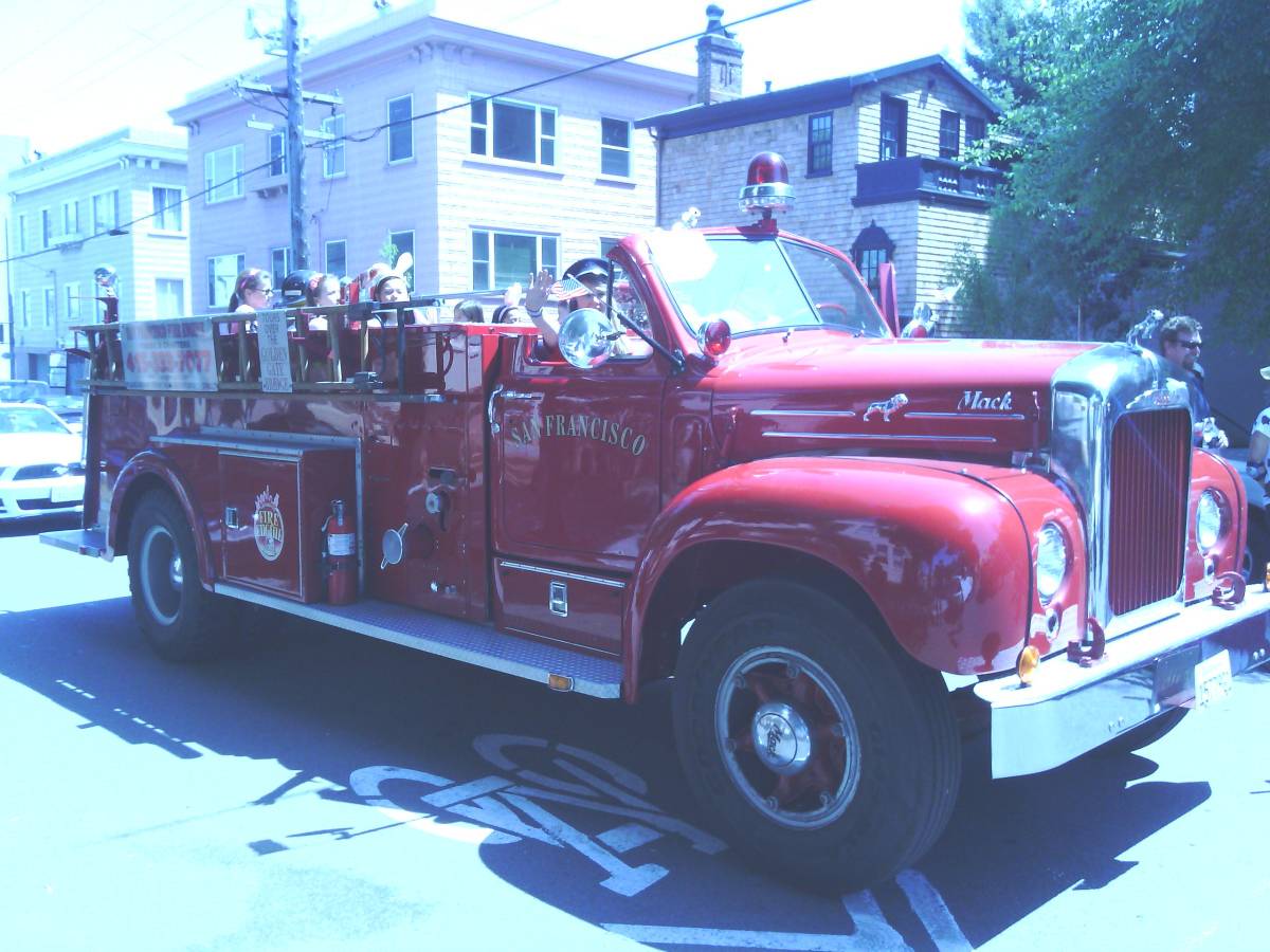 Mack-1959-red-9