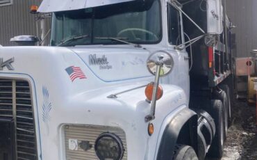 Mack-686-diesel-1989-white-1
