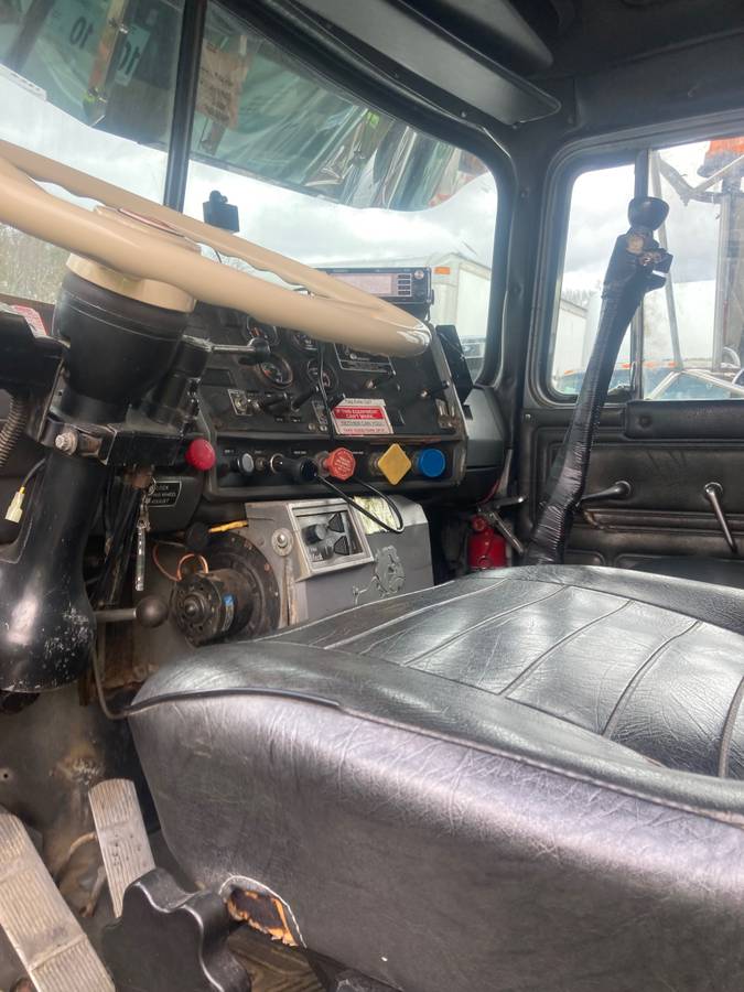 Mack-686-diesel-1989-white-2