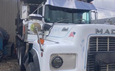 Mack-686-diesel-1989-white