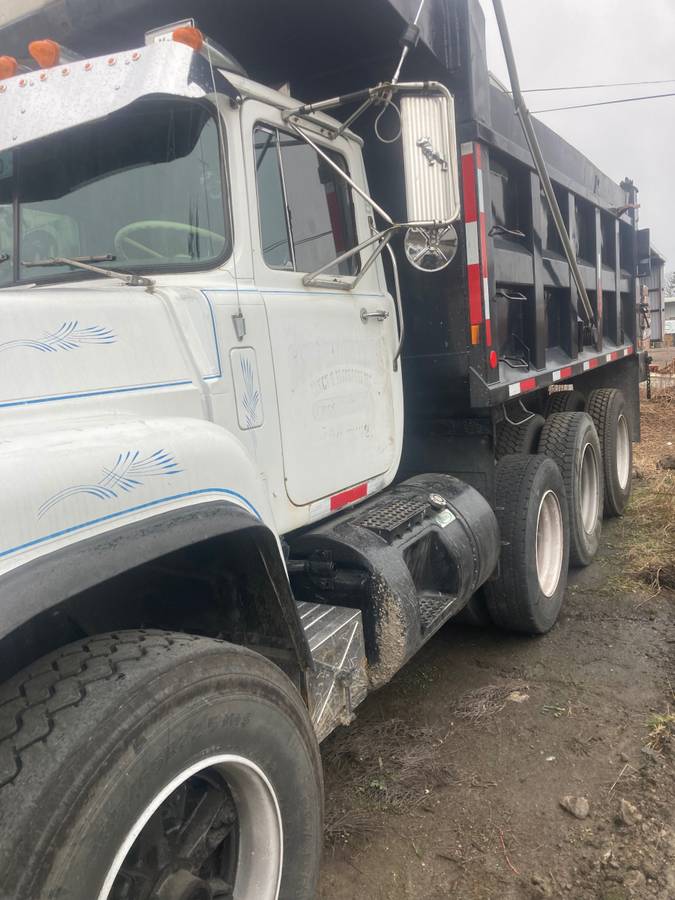 Mack-686-diesel-1989-white-4