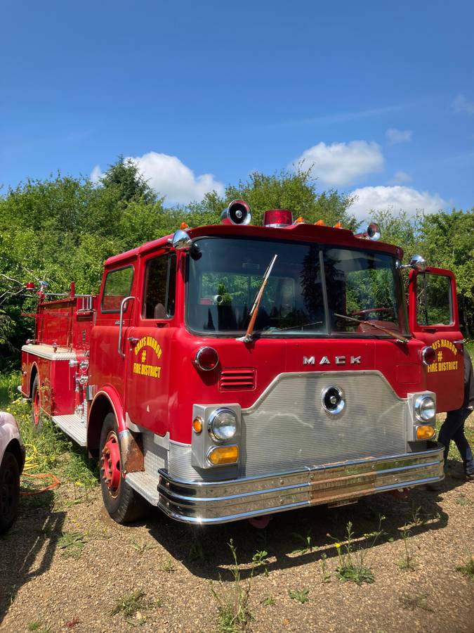 Mack-cf-6-diesel-1971-red-1