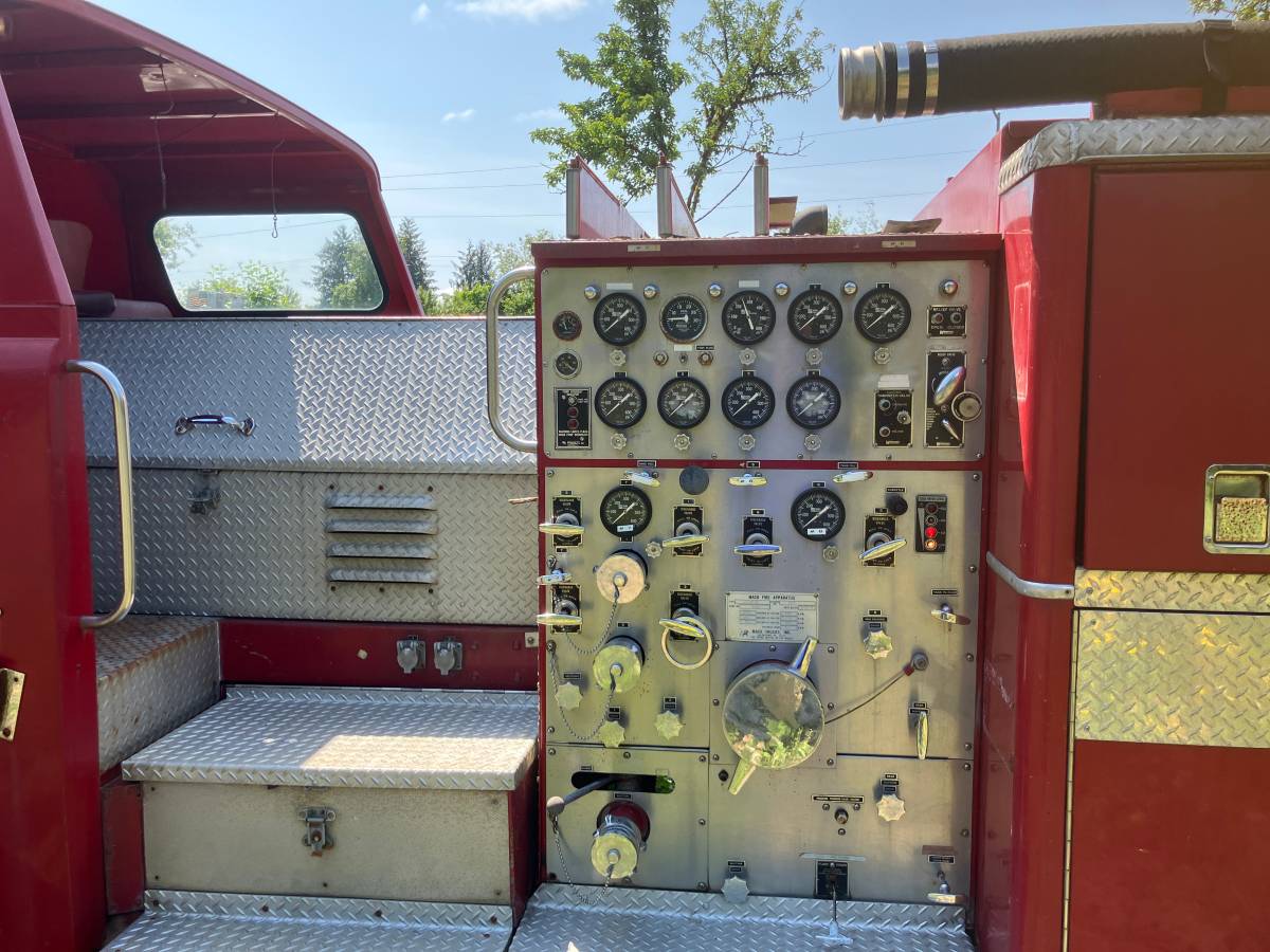 Mack-cf-6-diesel-1971-red-2