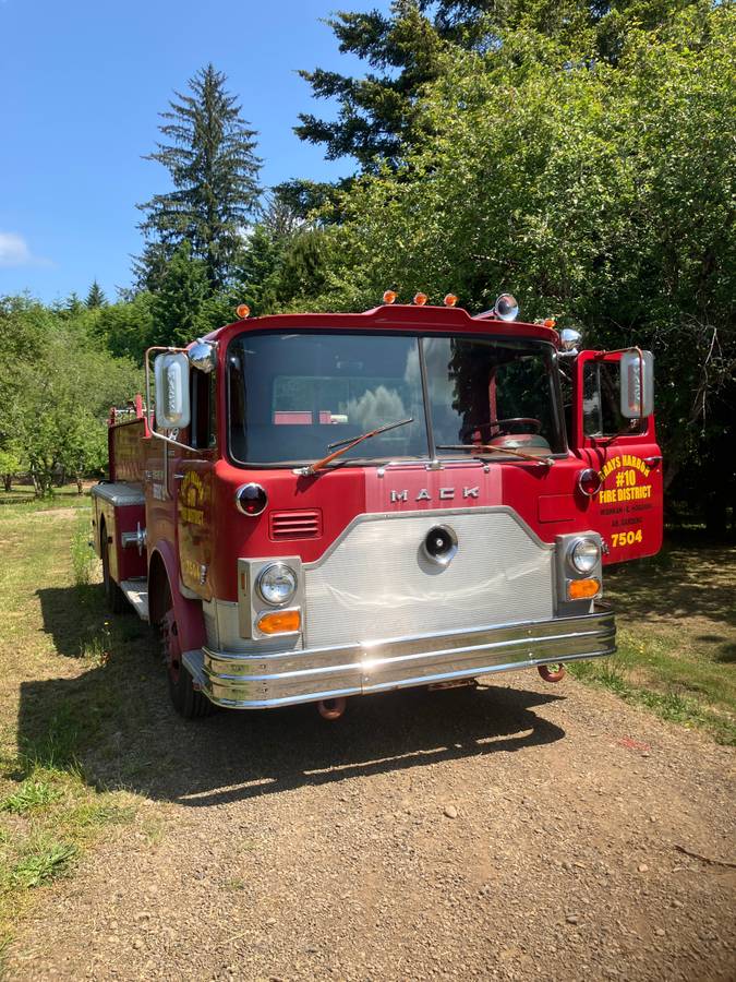 Mack-cf-6-diesel-1971-red