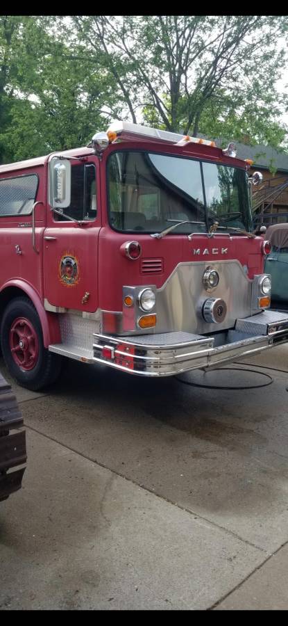 Mack-cf600-diesel-1973-red-2