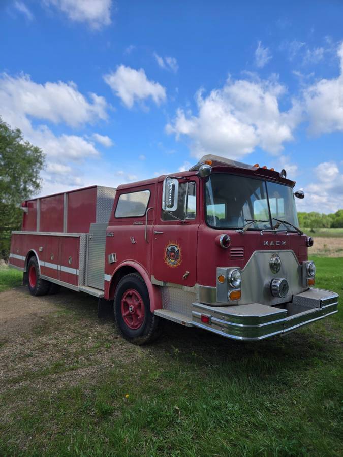 Mack-cf600-diesel-1973-red-3