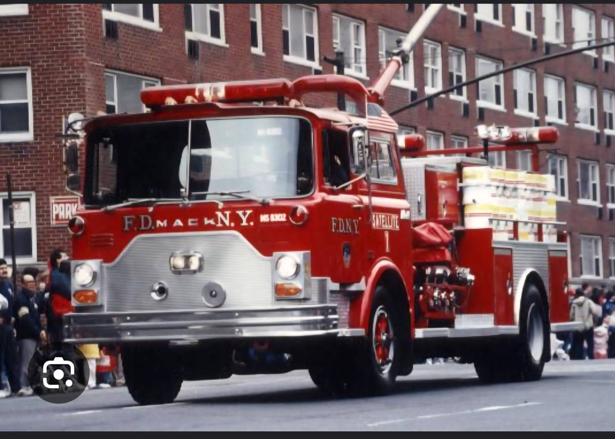 Mack-cf600-diesel-1973-red