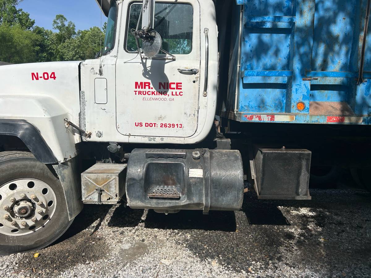 Mack-diesel-1991-blue-2