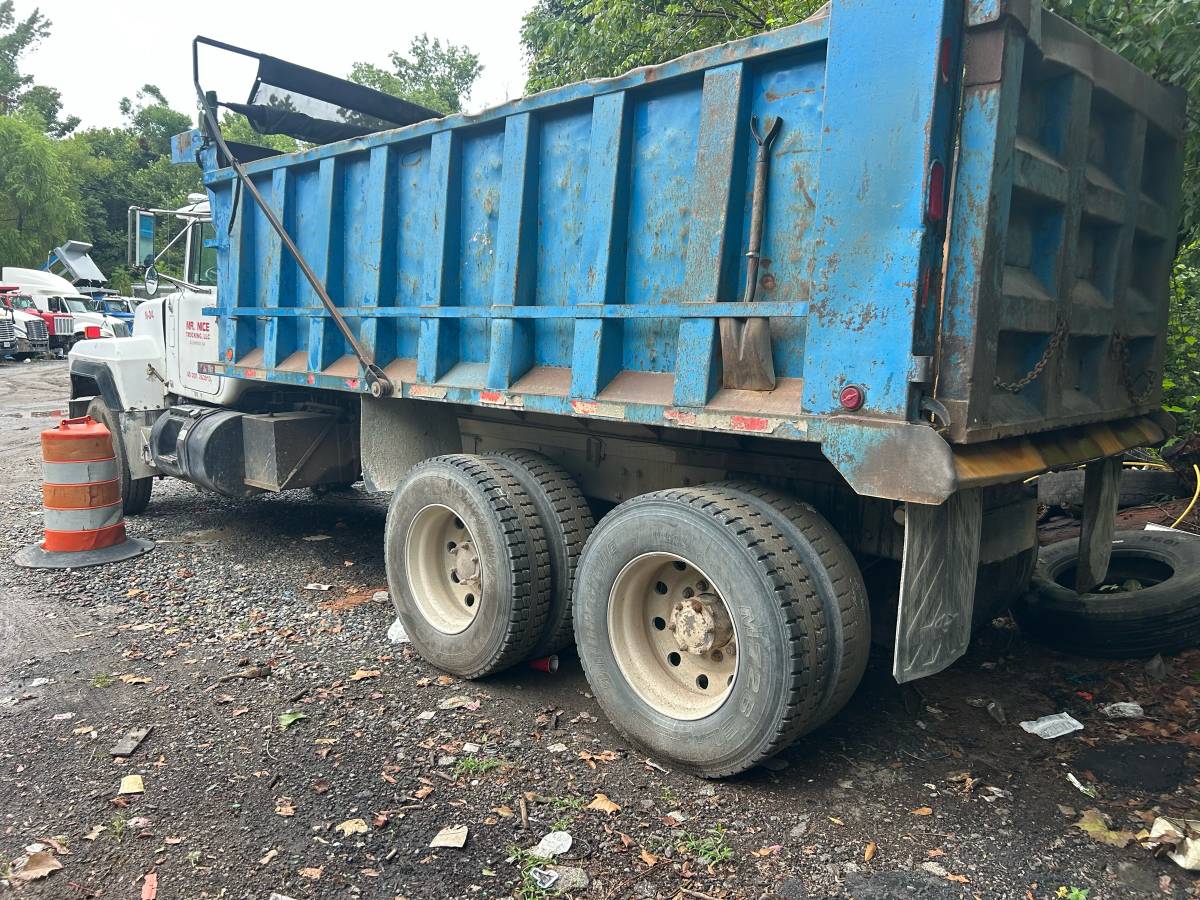 Mack-diesel-1991-blue-4