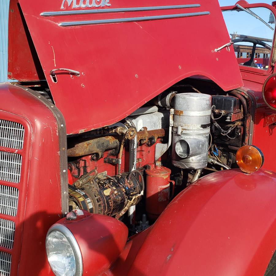 Mack-model-70-1941-red-4