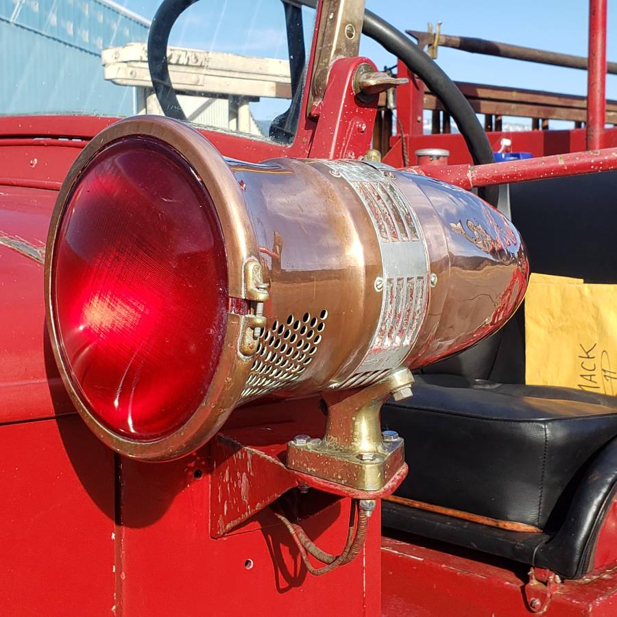 Mack-model-70-1941-red-5