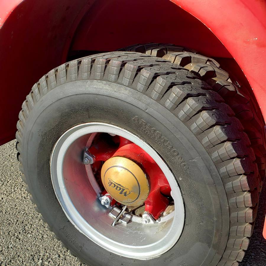 Mack-model-70-1941-red-9