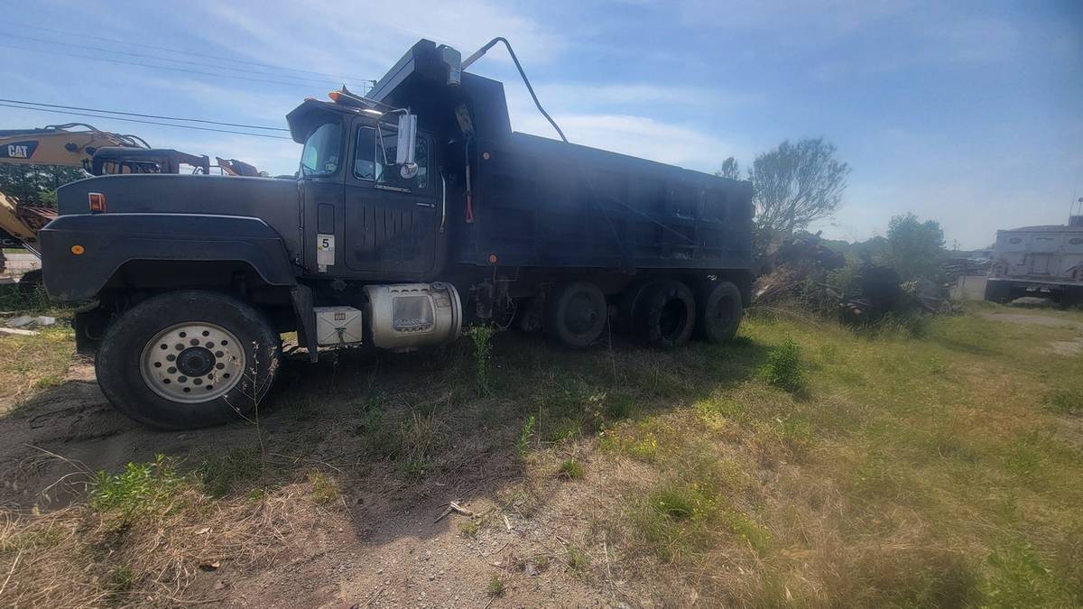Mack-rd-rd688s-diesel-1994-black-10