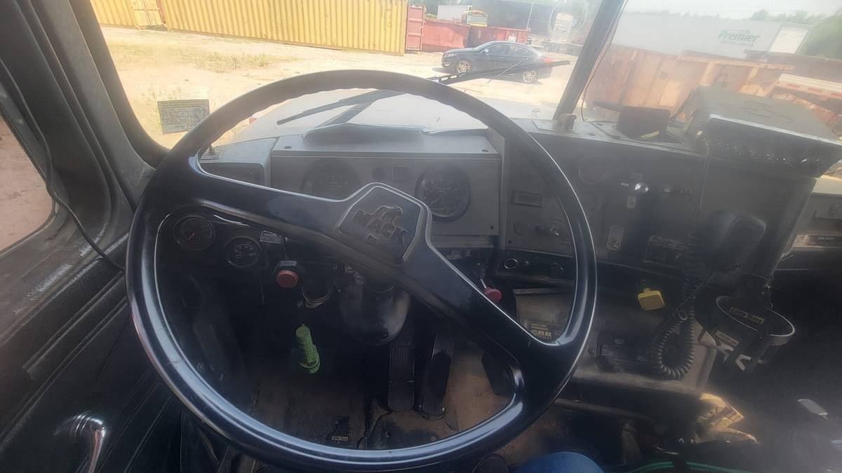 Mack-rd-rd688s-diesel-1994-black-2
