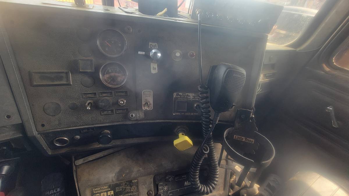 Mack-rd-rd688s-diesel-1994-black-3
