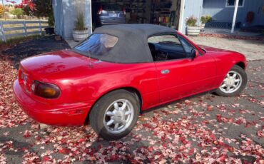 Mazada-1990-red-1