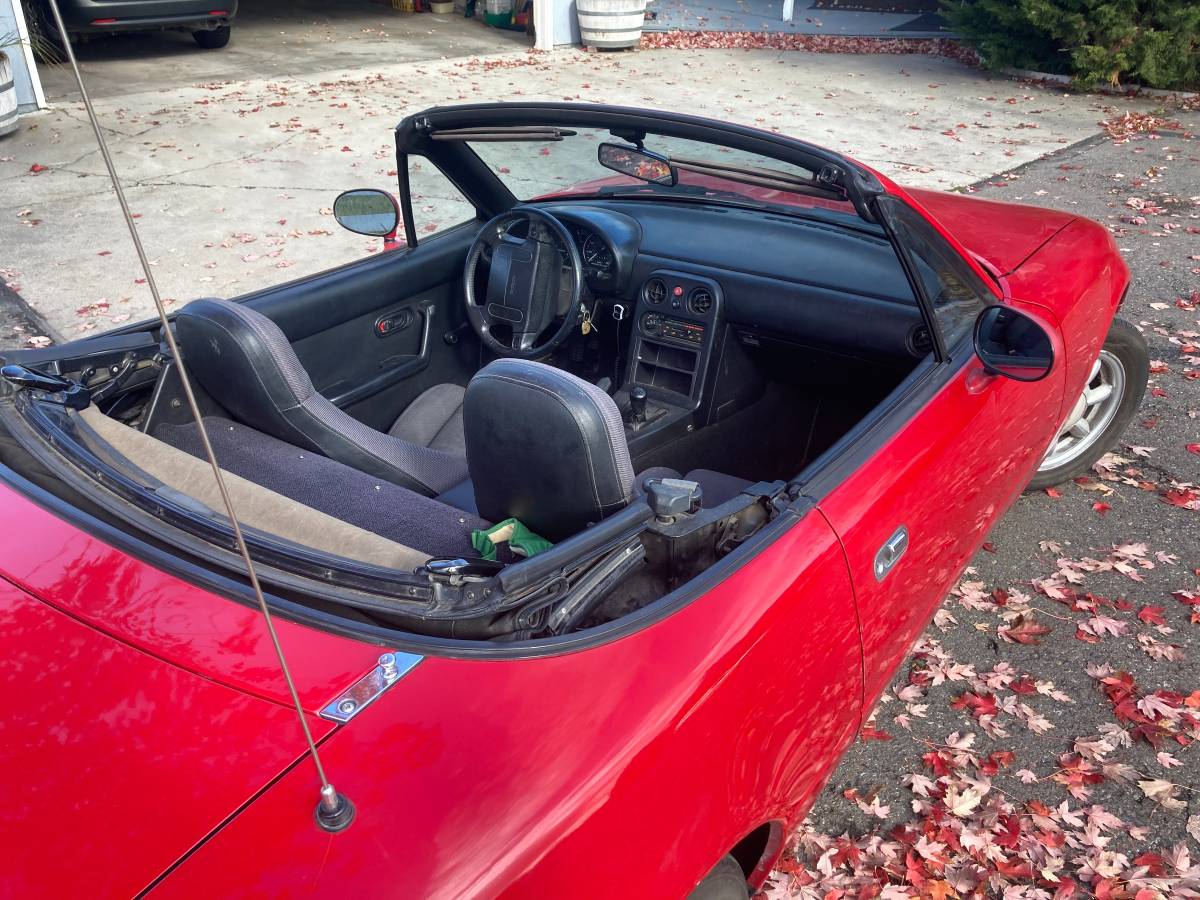 Mazada-1990-red-3