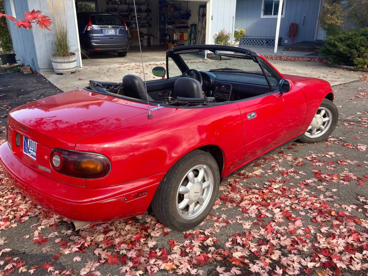 Mazada-1990-red-5