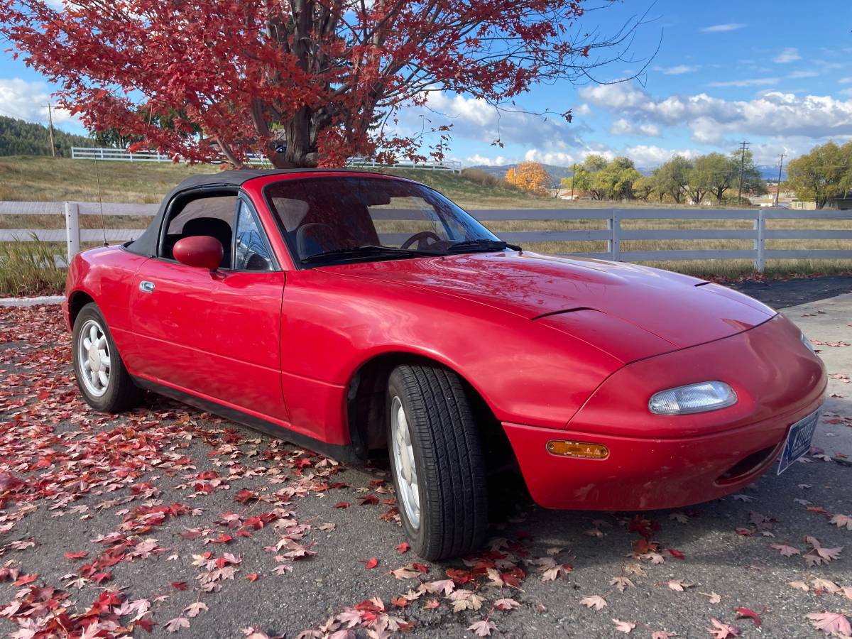 Mazada-1990-red