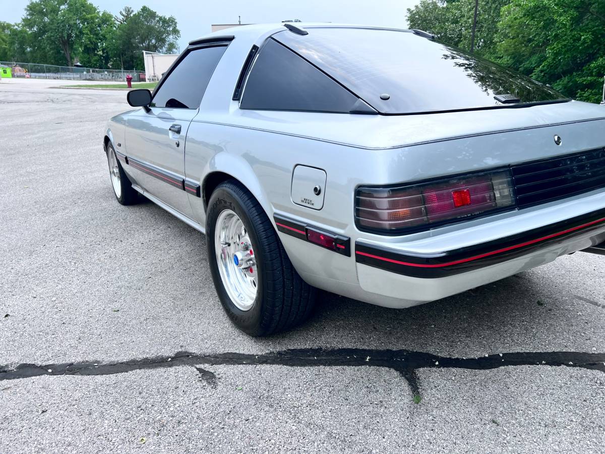 Mazda-1983-4