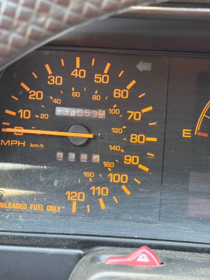 Mazda-323-1987-red-8