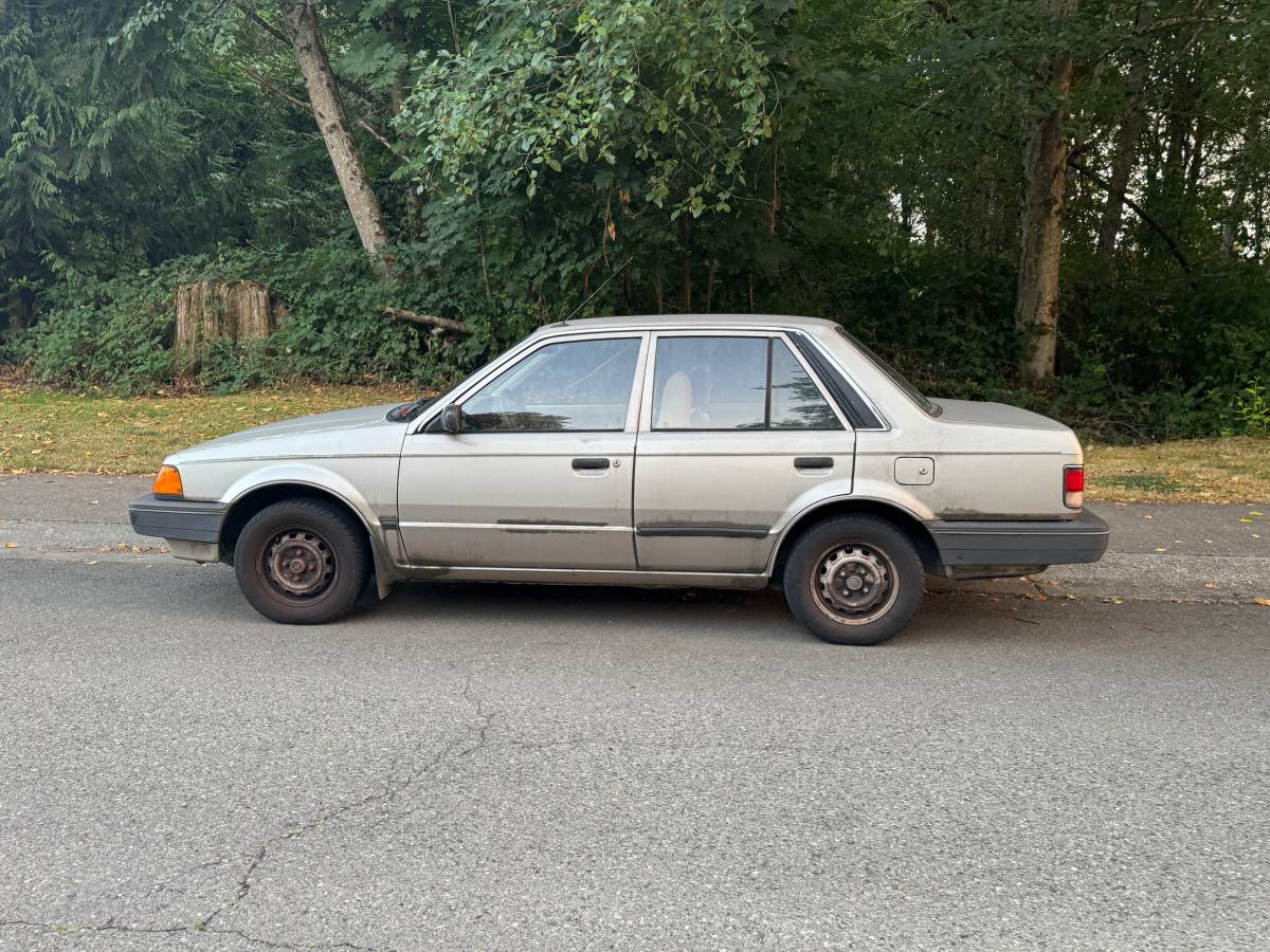 Mazda-323-1988-brown