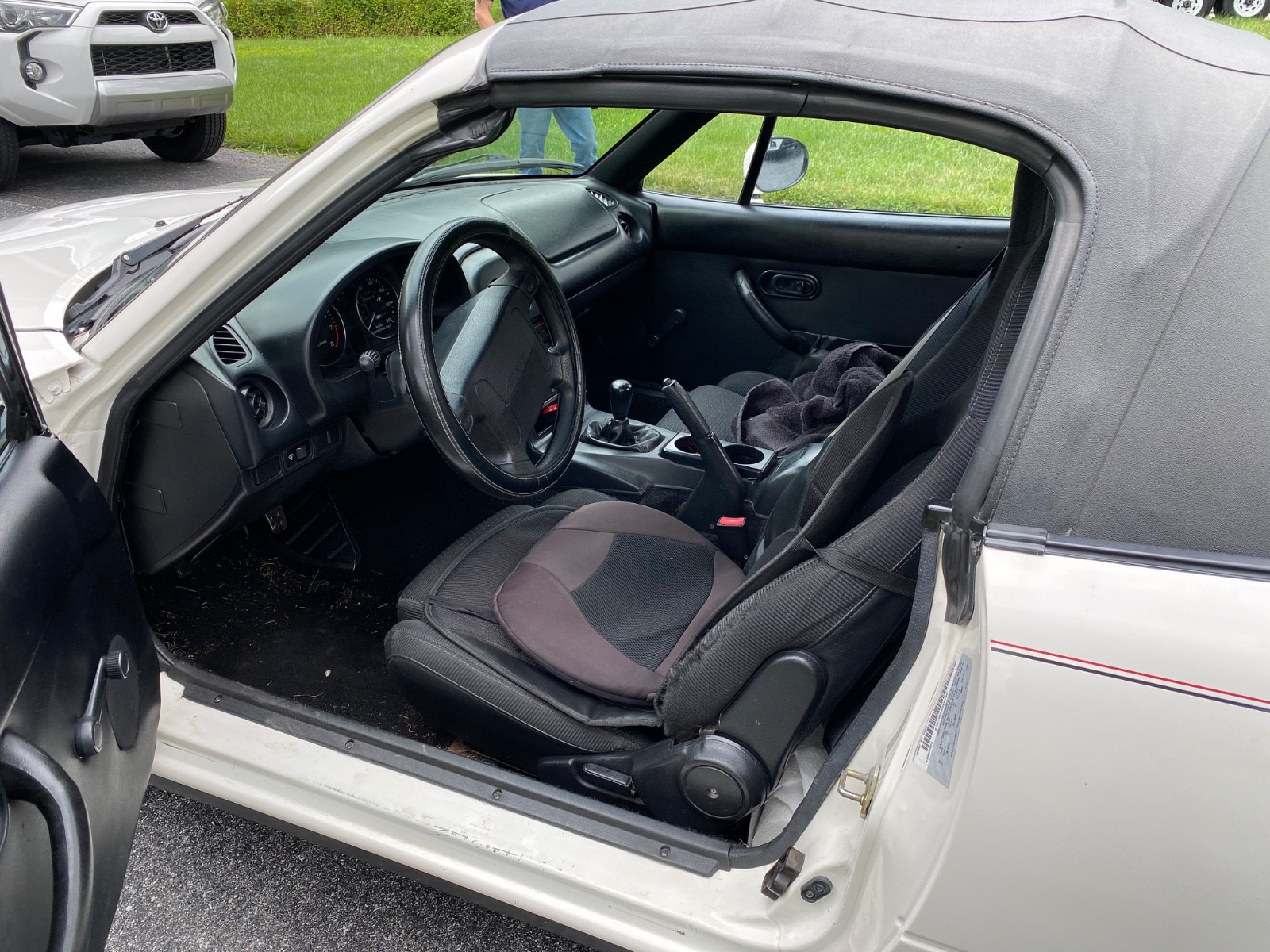 Mazda-MX-5-Miata-1995-Convertible-3