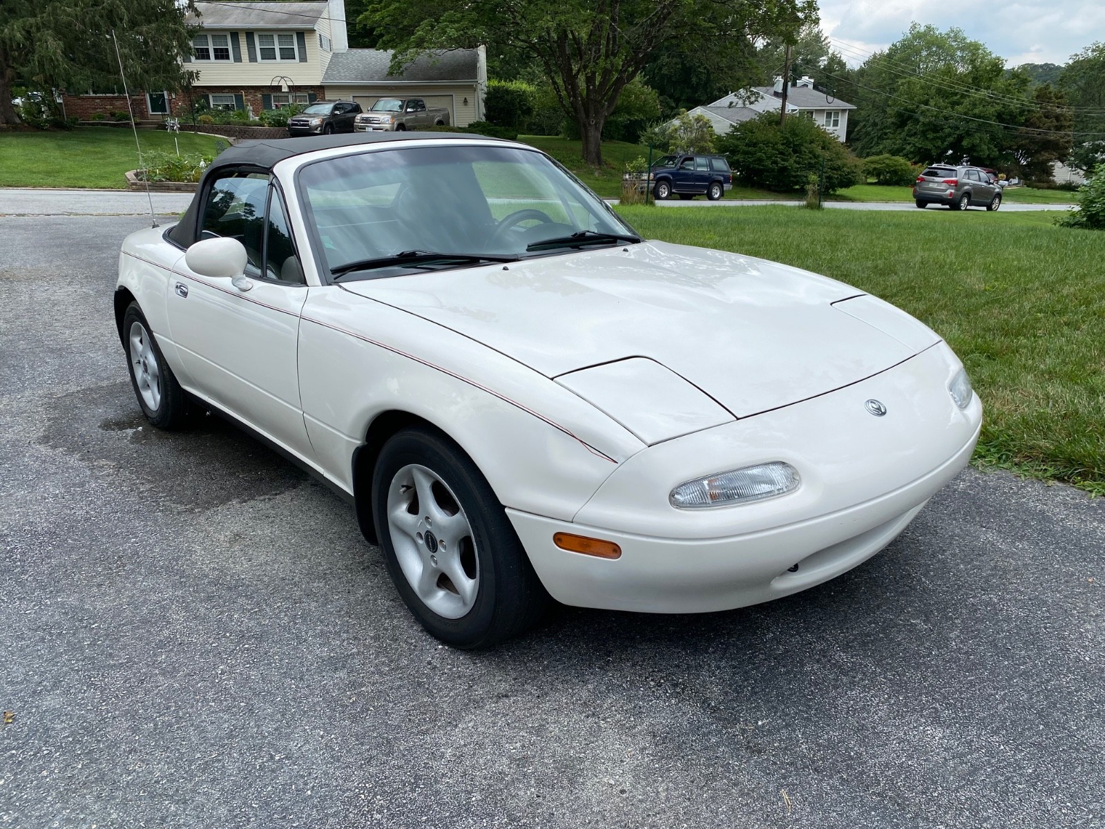 Mazda-MX-5-Miata-1995-Convertible-4