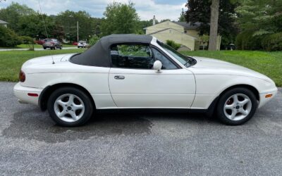 Mazda MX-5 Miata 1995 Convertible
