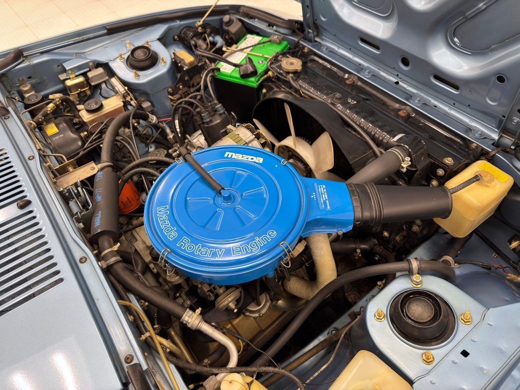 Mazda-RX-7-1980-Coupe-18