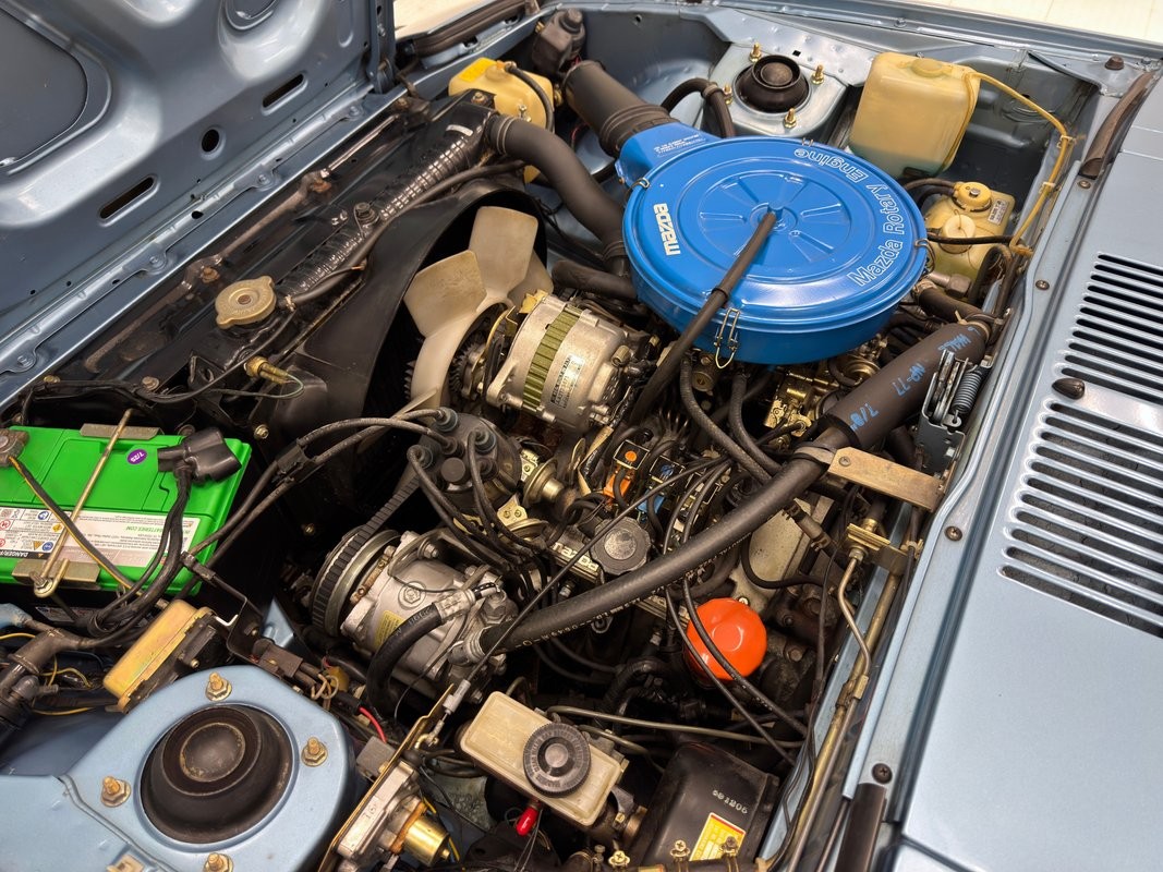 Mazda-RX-7-1980-Coupe-21