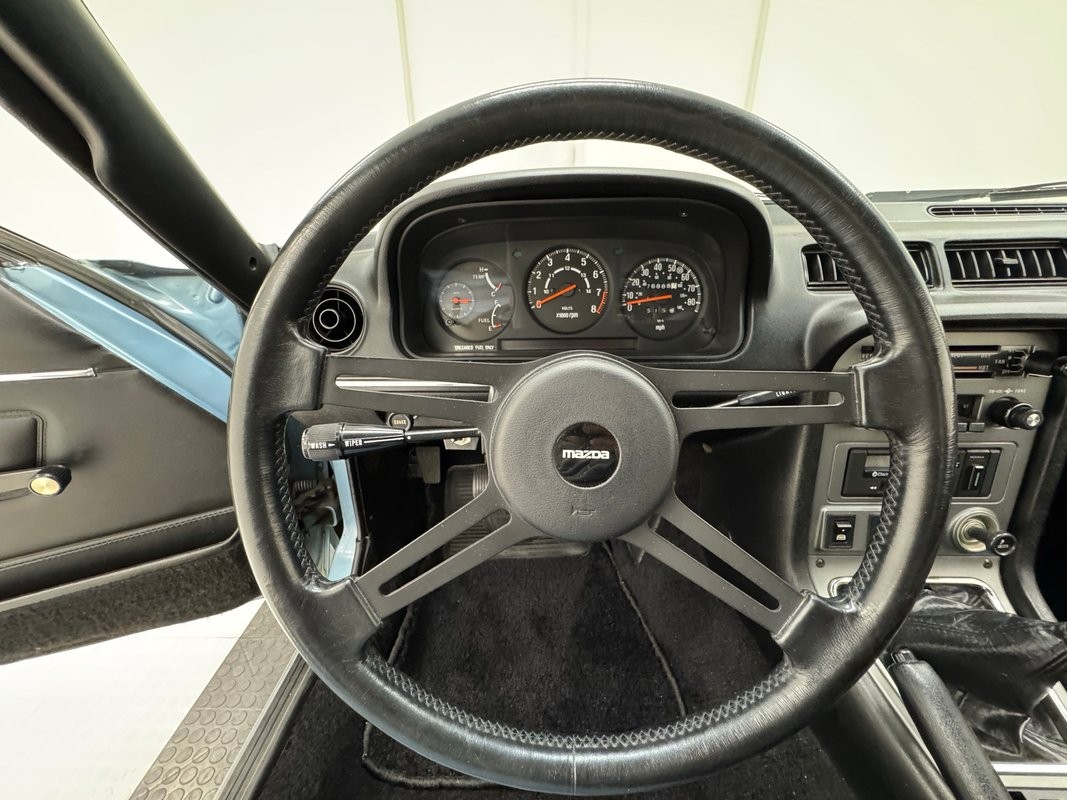 Mazda-RX-7-1980-Coupe-32