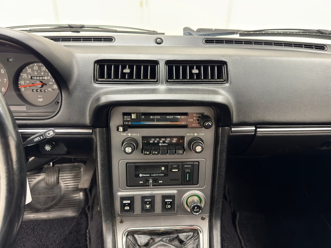 Mazda-RX-7-1980-Coupe-36