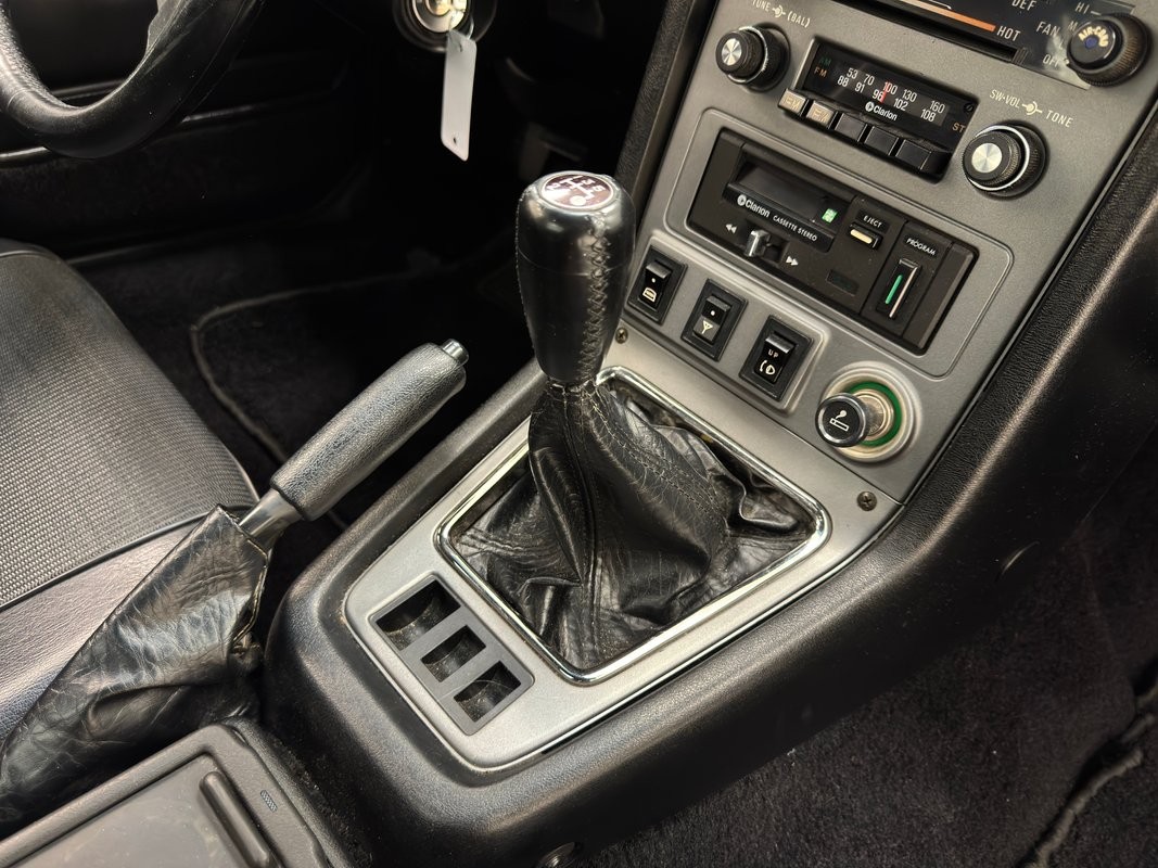 Mazda-RX-7-1980-Coupe-38
