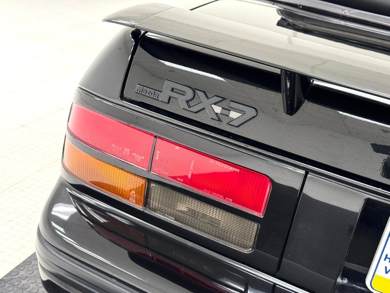 Mazda-Rx-7-1988-Black-Charcoal-Gray-26
