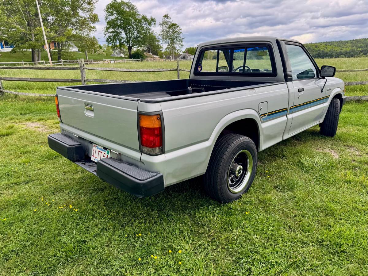 Mazda-b2200-1988-silver-10