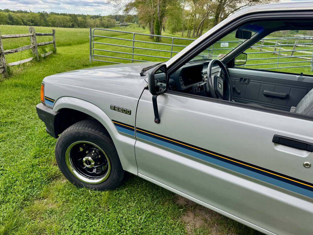 Mazda-b2200-1988-silver-13