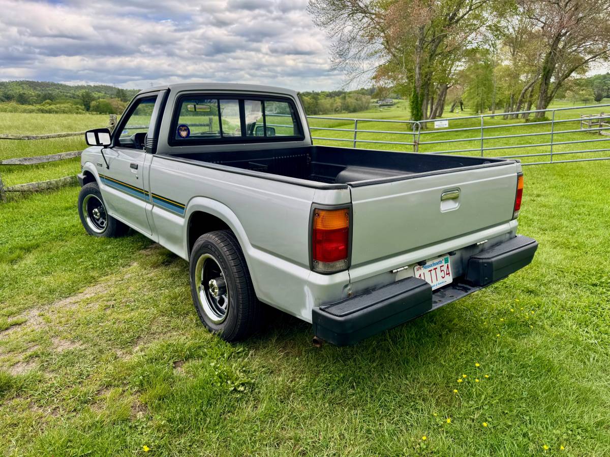 Mazda-b2200-1988-silver-18