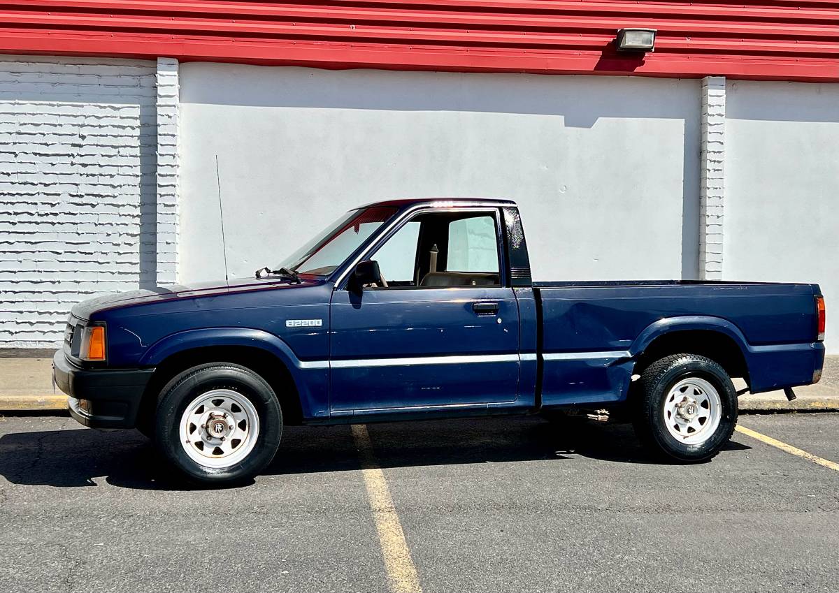 Mazda-b2200-1990-1