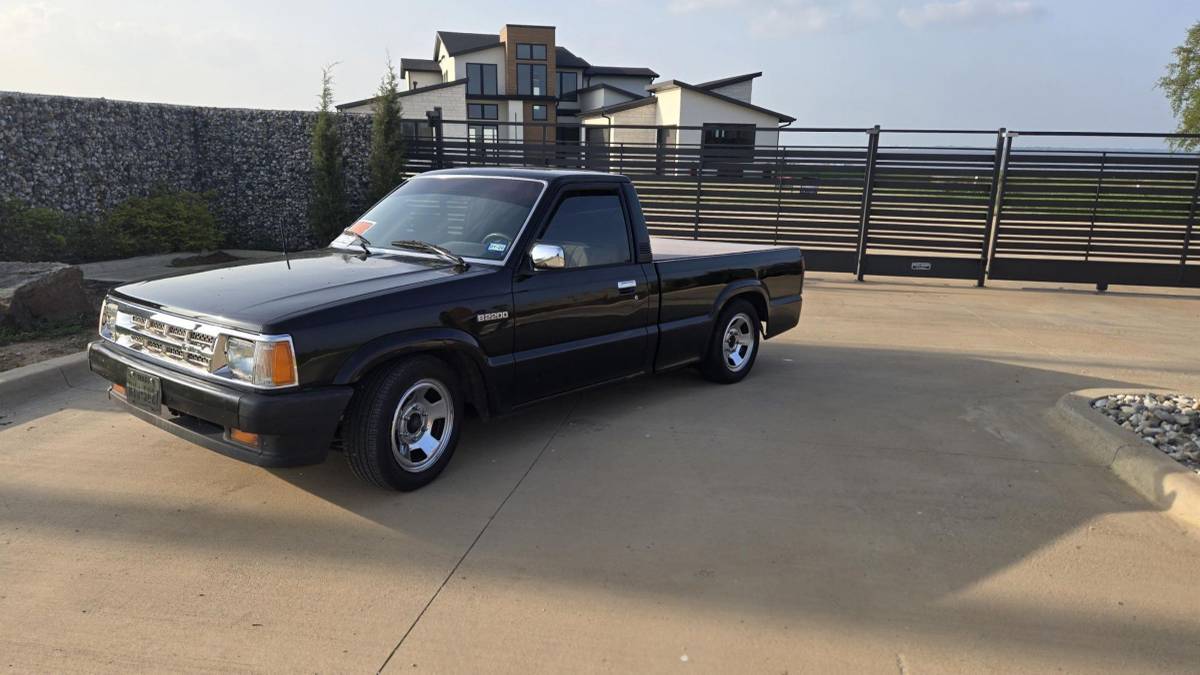 Mazda-b2200-1991-black-2