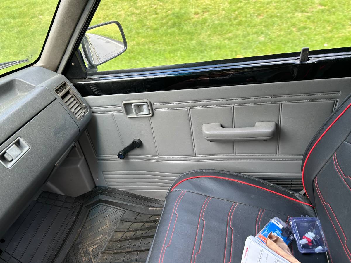 Mazda-b2200-automatic-pick-up-1989-black-5