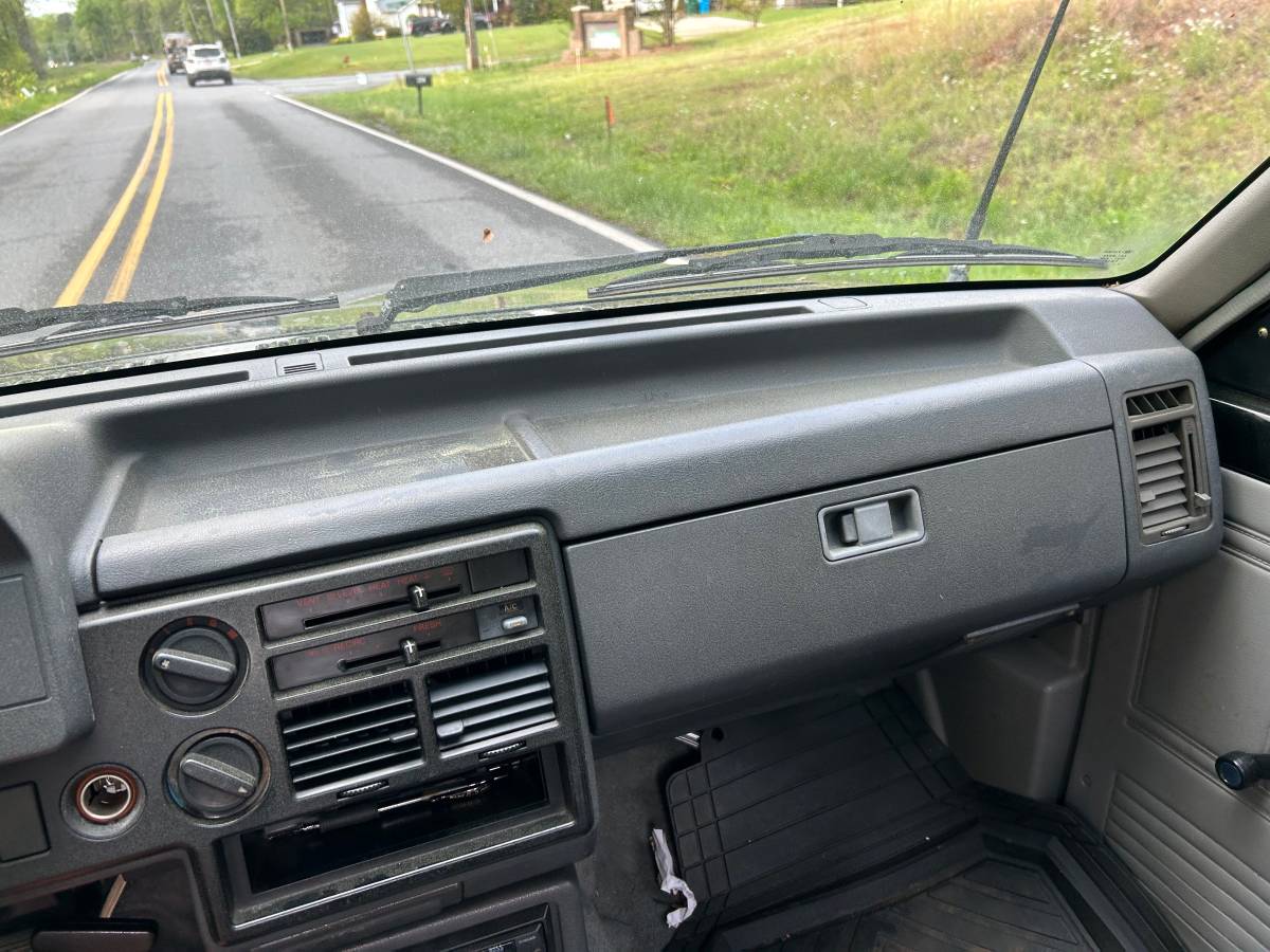 Mazda-b2200-automatic-pick-up-1989-black-7