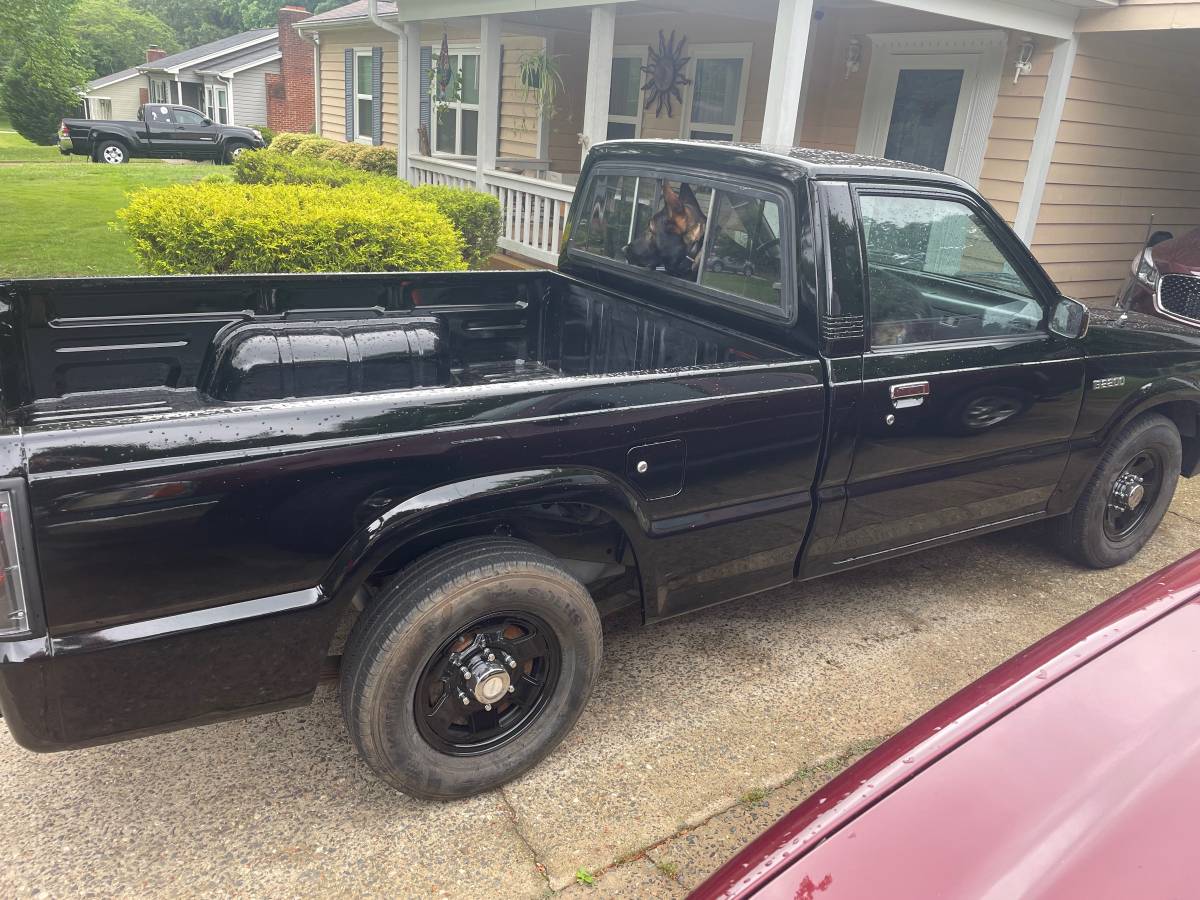 Mazda-b2200-automatic-pick-up-1989-black