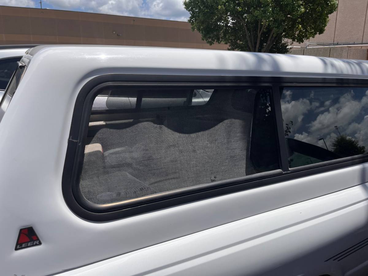 Mazda-b2300-1994-white-13