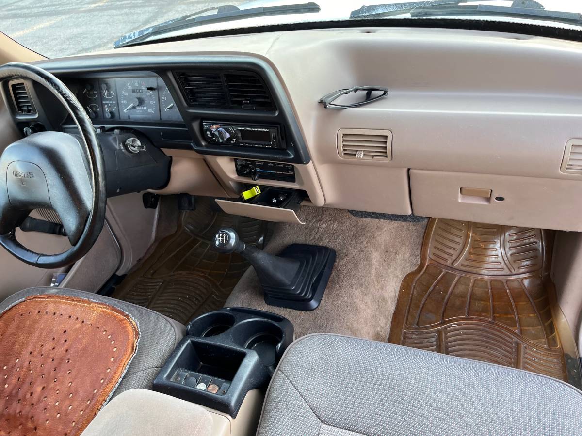 Mazda-b2300-1994-white-16